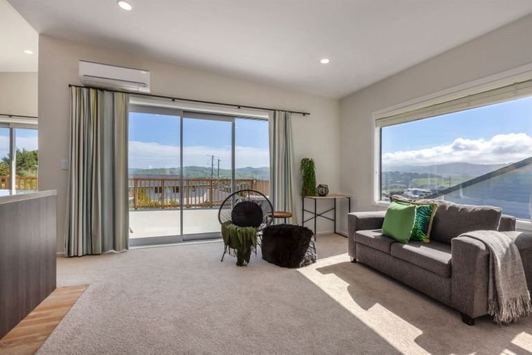 Photo of property in 20 Madeira Close, Whitby, Porirua, 5024