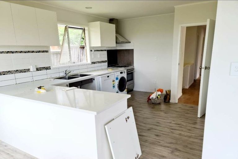 Photo of property in 15 Noeleen Street, Glenfield, Auckland, 0629