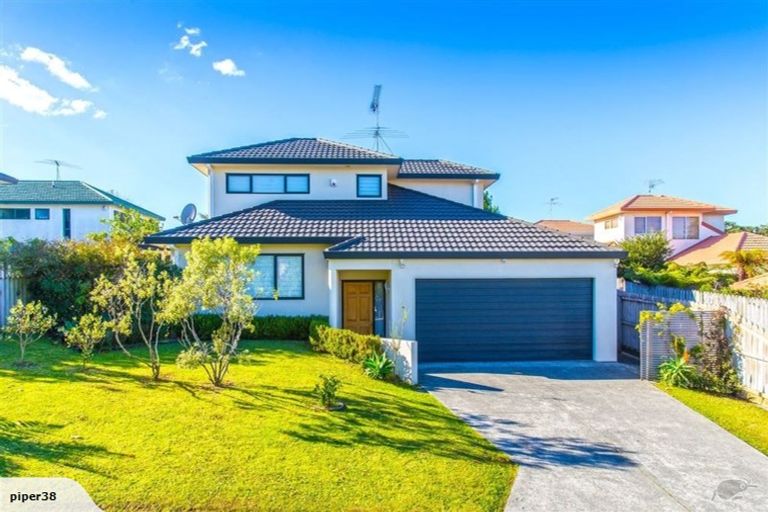 Photo of property in 1/3 Mossop Rise, Glenfield, Auckland, 0629