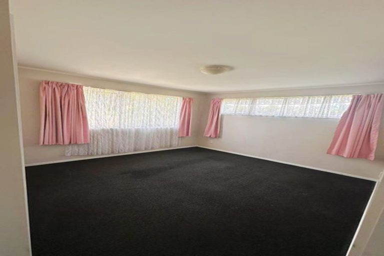 Photo of property in 12 Lyren Place, Half Moon Bay, Auckland, 2012
