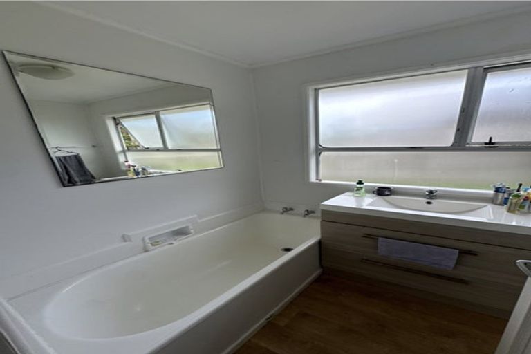 Photo of property in 16 Linley Place, Hillcrest, Auckland, 0627