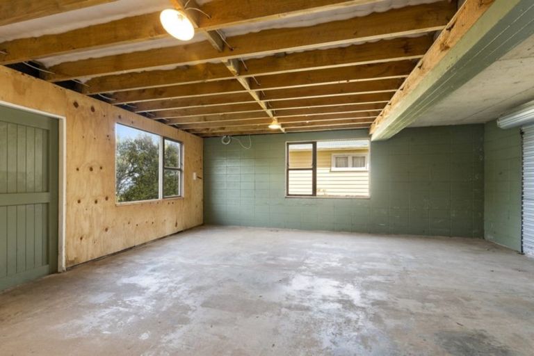 Photo of property in 9 Oakleigh Street, Maungaraki, Lower Hutt, 5010