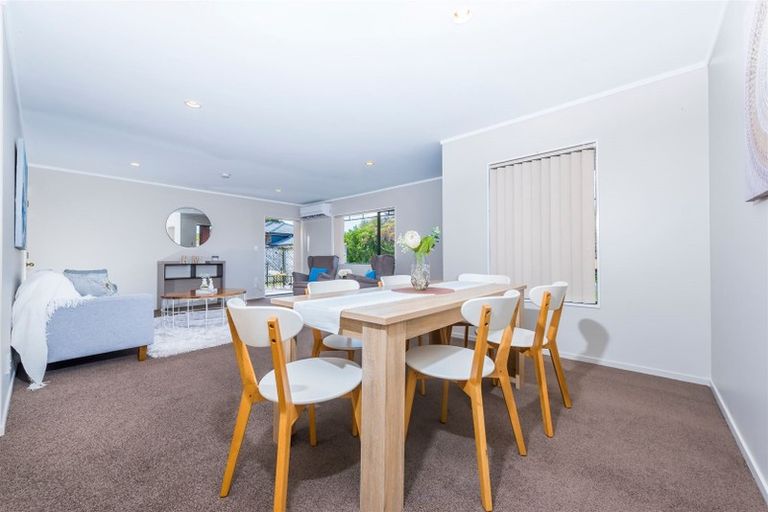 Photo of property in 30 Ginders Drive, Massey, Auckland, 0614