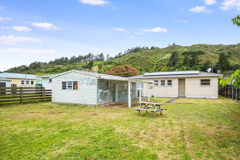 Photo of property in 76 Peel Place, Wainuiomata, Lower Hutt, 5014