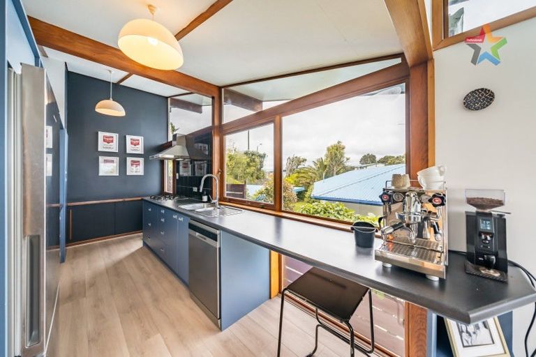 Photo of property in 117 Dowse Drive, Maungaraki, Lower Hutt, 5010