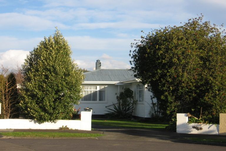 Photo of property in 11 Eton Place, Terrace End, Palmerston North, 4410