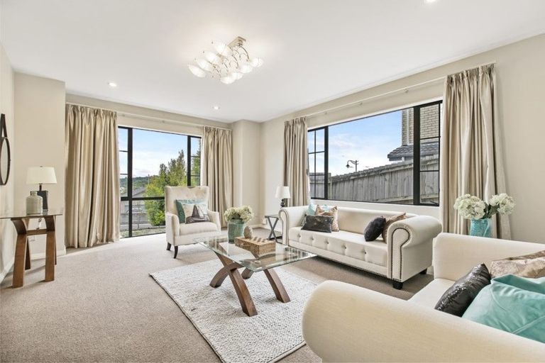 Photo of property in 99 Laurel Oak Drive, Schnapper Rock, Auckland, 0632