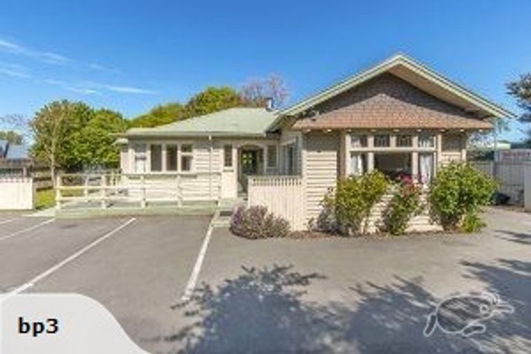 Photo of property in 8 Memorial Avenue, Ilam, Christchurch, 8053