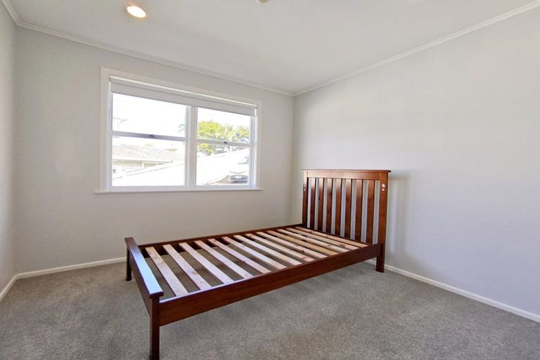 Photo of property in 20 Pupuke Road, Hillcrest, Auckland, 0627