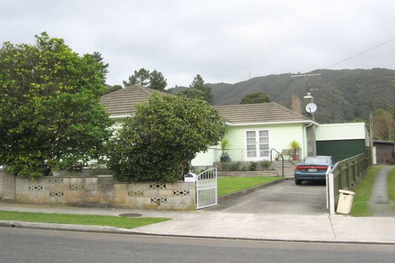 Photo of property in 10 Lowry Crescent, Stokes Valley, Lower Hutt, 5019
