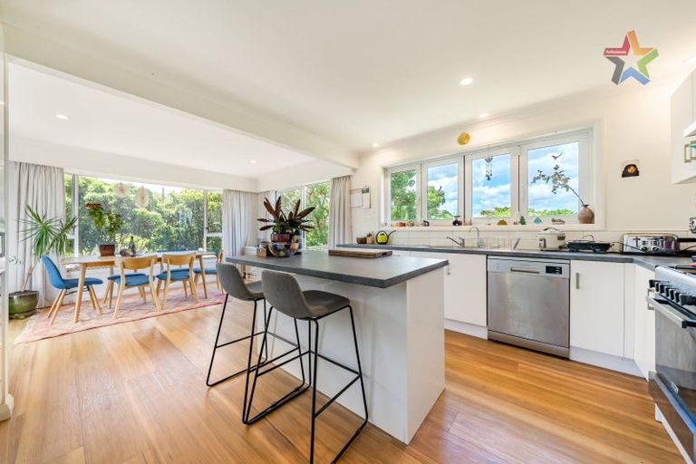 Photo of property in 4 Pekanga Road, Normandale, Lower Hutt, 5010