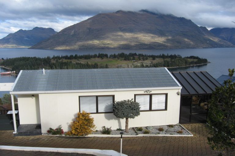 Photo of property in 17 Wakatipu Heights, Queenstown, 9300