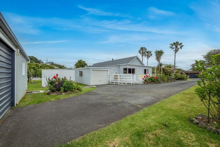 Photo of property in 15 Beresford Street, Russell, 0202