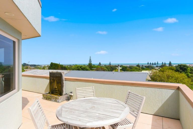 Photo of property in 43 Manuka Street, Otaki Beach, Otaki, 5512