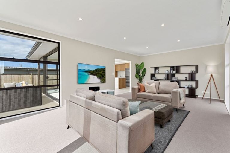 Photo of property in 22 Kukuwai Avenue, Red Beach, 0932