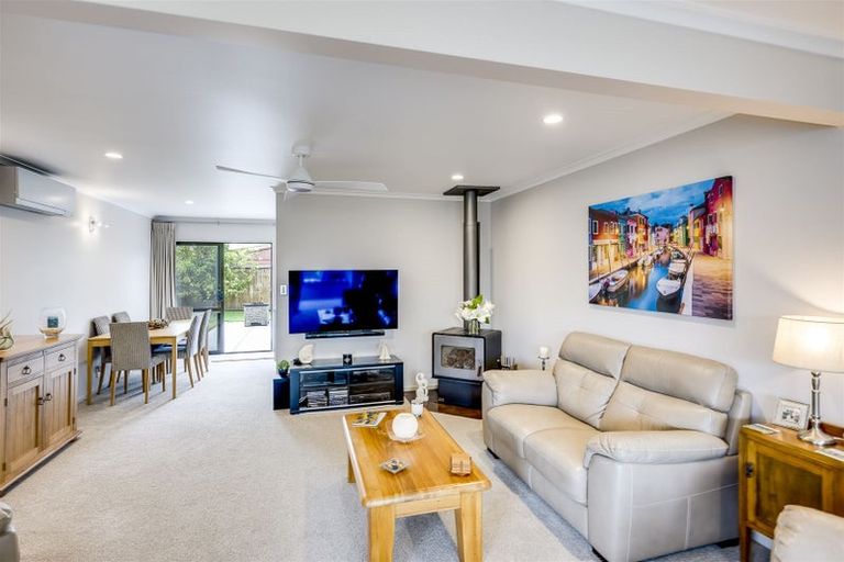 Photo of property in 23a Hammond Road, Taradale, Napier, 4112