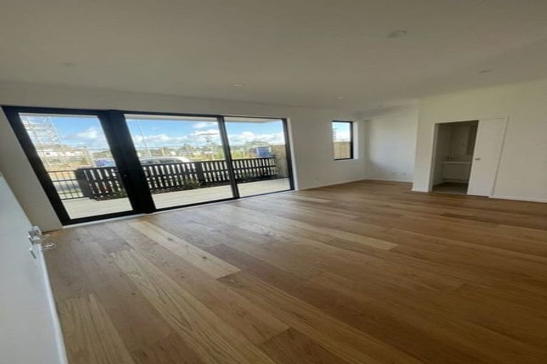 Photo of property in 18 Waipuhinui Way, Wiri, Auckland, 2104