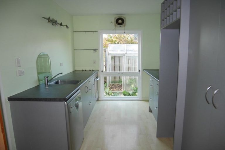 Photo of property in 32 Raekura Place, Redcliffs, Christchurch, 8081