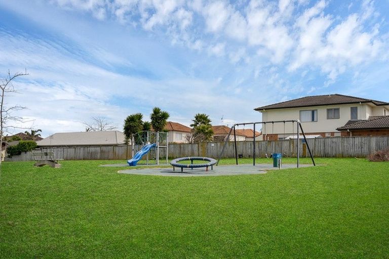 Photo of property in 1 Monash Place, Flat Bush, Auckland, 2016