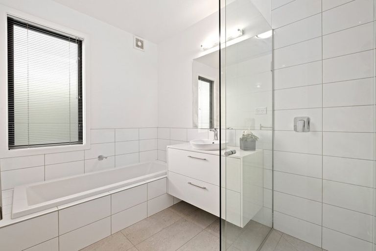 Photo of property in 5 Valley Crescent, Wanaka, 9305