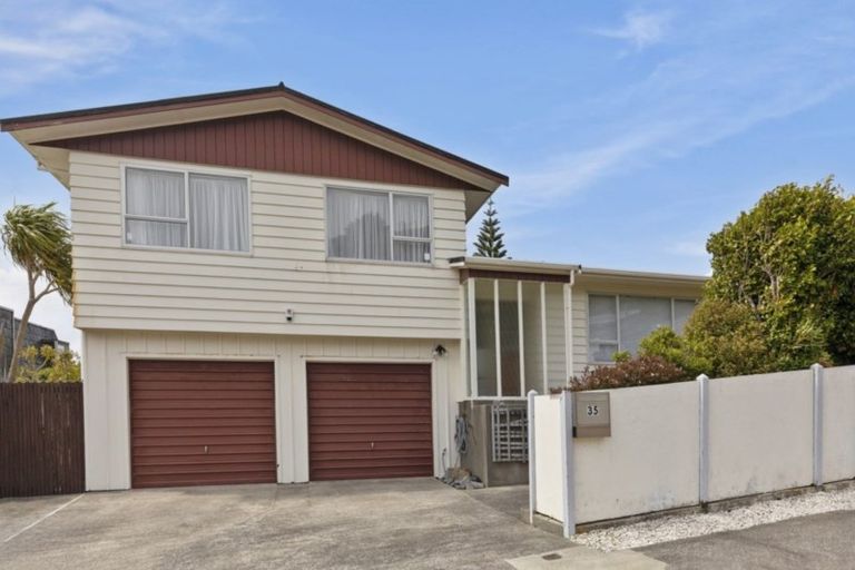 Photo of property in 35 Acacia Avenue, Maungaraki, Lower Hutt, 5010