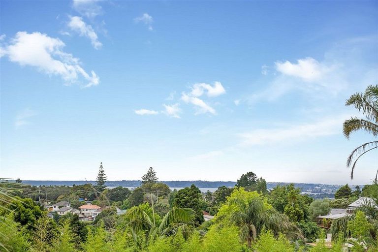 Photo of property in 279 Titirangi Road, Titirangi, Auckland, 0604