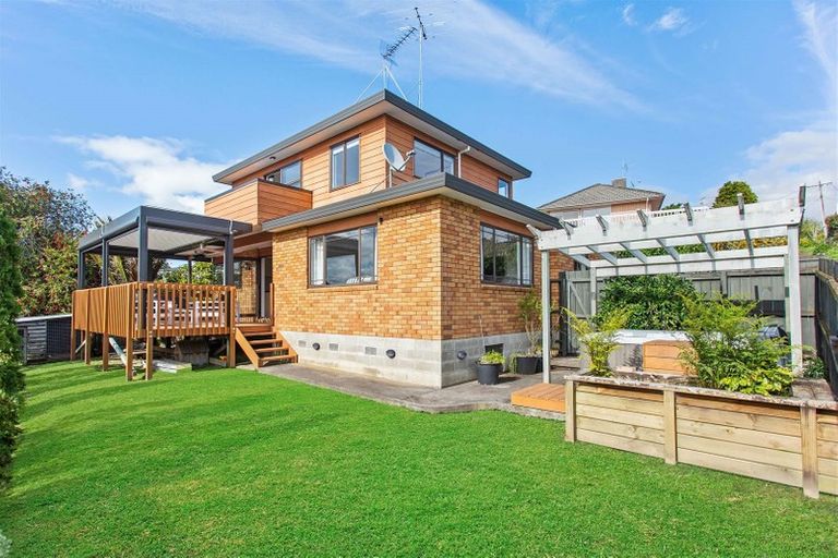 Photo of property in 2/121 Forrest Hill Road, Forrest Hill, Auckland, 0620