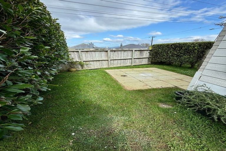 Photo of property in 1/5 Strid Road, Te Atatu South, Auckland, 0610