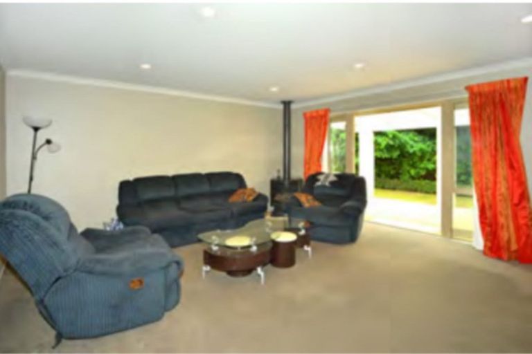 Photo of property in 6 Foresters Crescent, Parklands, Christchurch, 8083