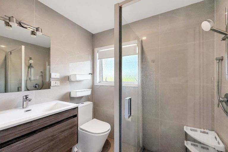 Photo of property in 118b Hepburn Road, Glendene, Auckland, 0602