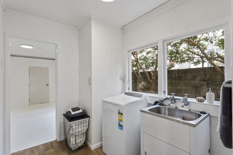 Photo of property in 7 Kathleen Street, Totara Vale, Auckland, 0627