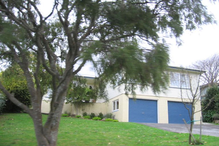 Photo of property in 15 Huia Street, Tawa, Wellington, 5028
