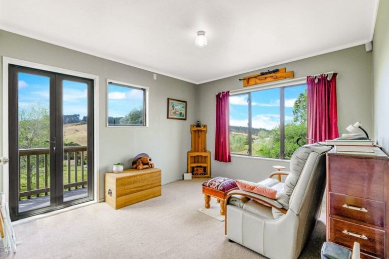 Photo of property in 90 Upper Orewa Road, Wainui, Silverdale, 0992