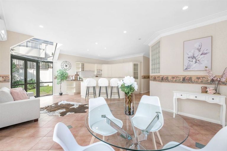 Photo of property in 23 Grammar School Road, Pakuranga, Auckland, 2010