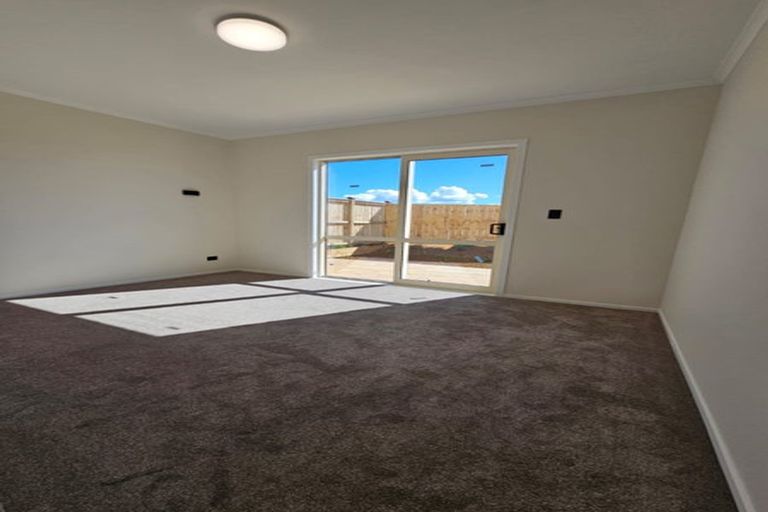 Photo of property in 8 Ritetai Street, Clarks Beach, 2122