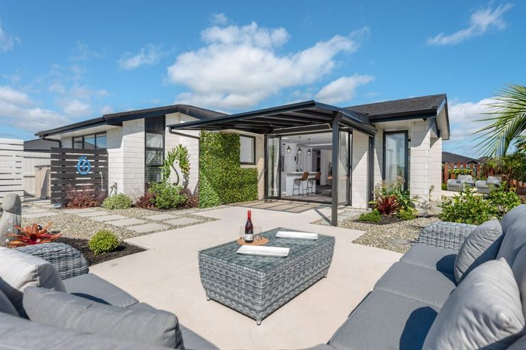 Photo of property in 24 Drabble Crescent, Papamoa Beach, Papamoa, 3118
