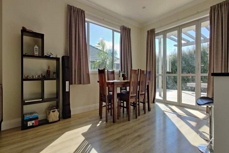 Photo of property in 17 Kuawa Drive, Kumeu, 0810