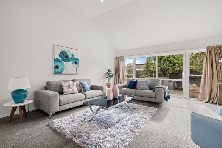Photo of property in 2/75 Garreg Road, Bryndwr, Christchurch, 8052