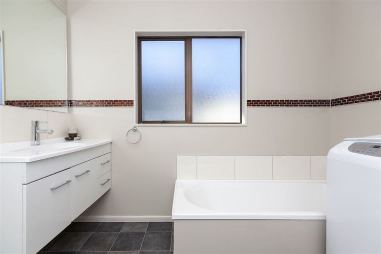 Photo of property in 12 Hookway Grove, Paraparaumu, 5032