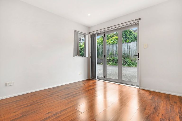 Photo of property in 1/18 Forrest Hill Road, Forrest Hill, Auckland, 0620