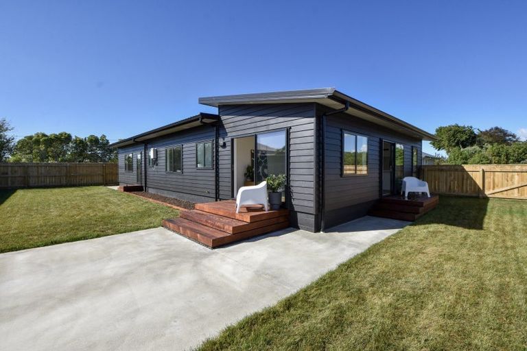 Photo of property in 4 Macrocarpa Lane, Carterton, 5713