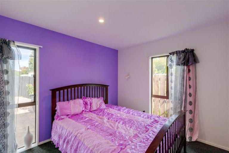 Photo of property in 77 Dunedin Street, Redwood, Christchurch, 8051