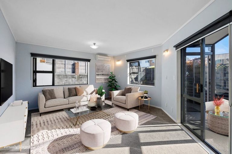 Photo of property in 14 Sandel Rise, Merrilands, New Plymouth, 4312