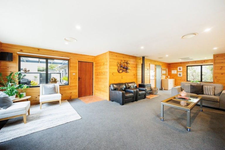 Photo of property in 23 Abby Road, Fitzherbert, Palmerston North, 4410