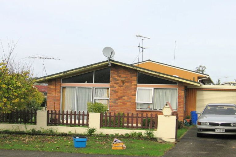 Photo of property in 2/21 Thorburn Avenue, Red Beach, 0932