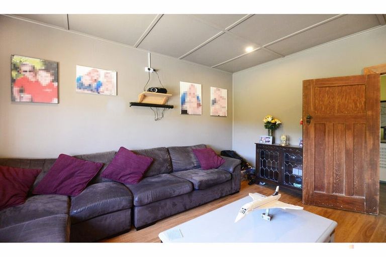 Photo of property in 19 Mount John Road, Waimate, 7977