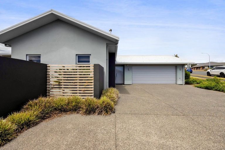 Photo of property in 188 Heta Road, Highlands Park, New Plymouth, 4312