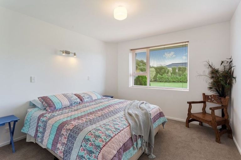 Photo of property in 8 Riverside Way, Amberley, 7410