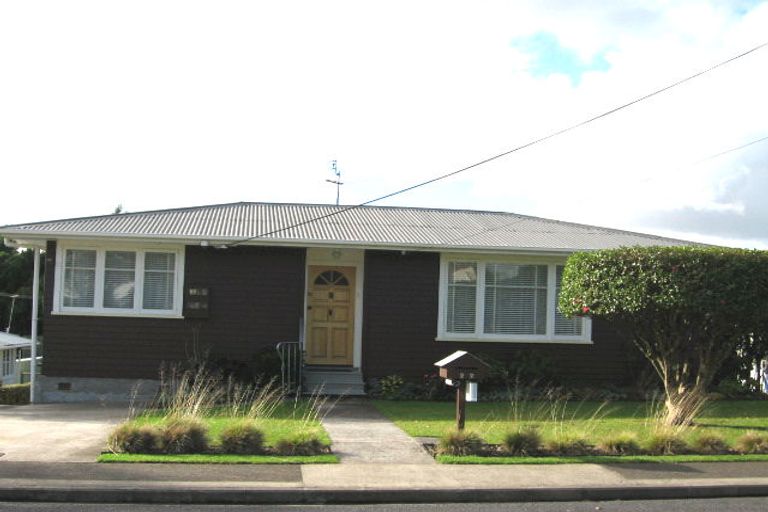 Photo of property in 27 Amberley Avenue, Te Atatu South, Auckland, 0610