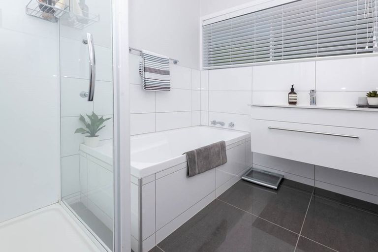 Photo of property in 11 Towra Place, Botany Downs, Auckland, 2010